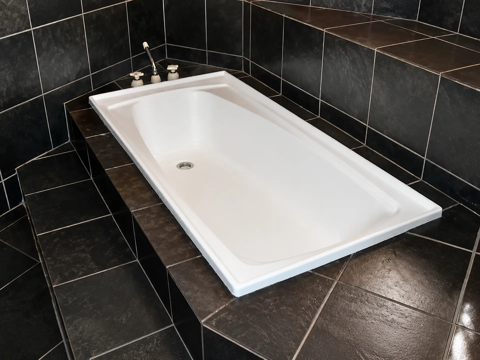 Inset bath: A refreshed bath within the existing tiled room