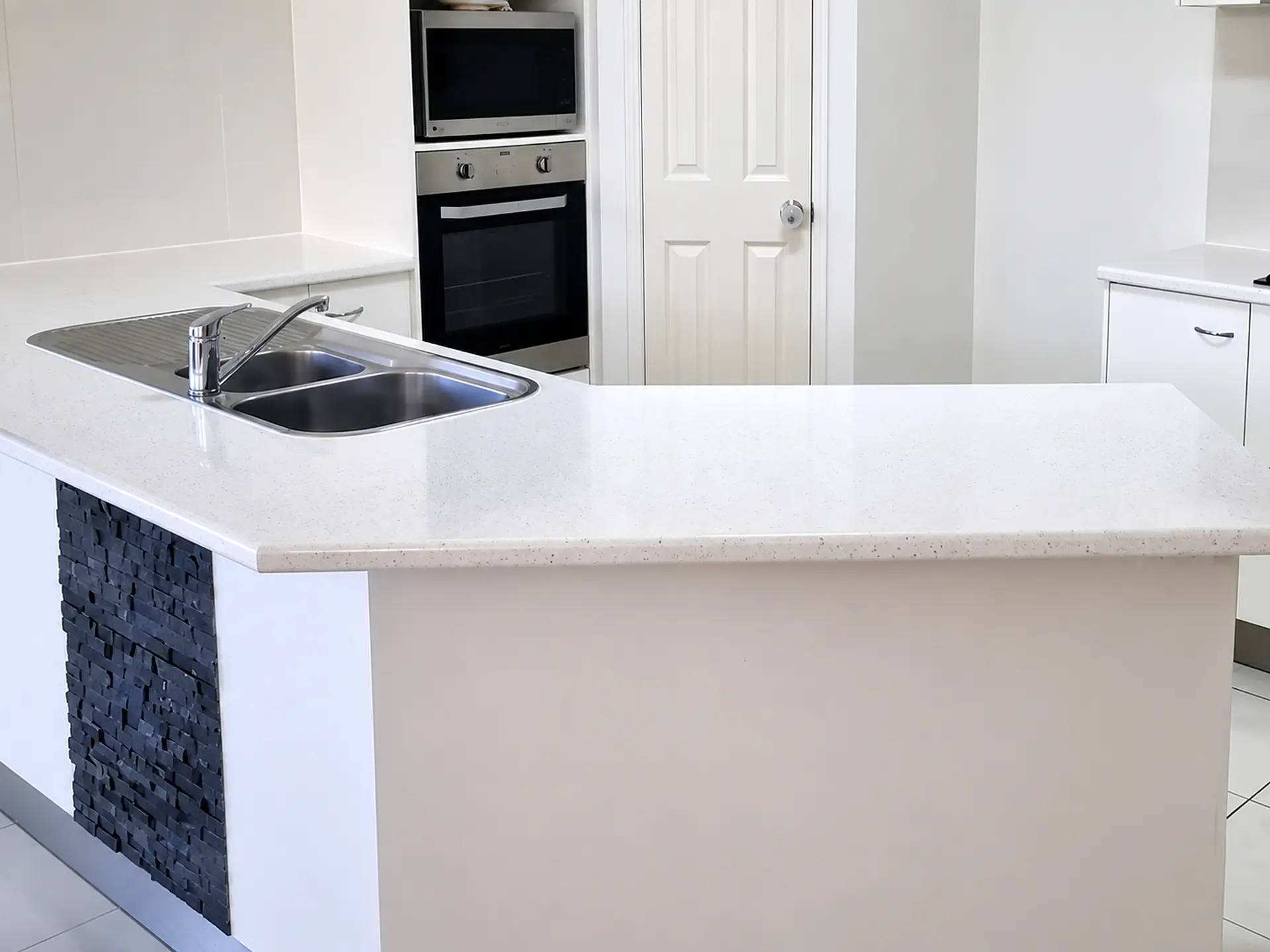Kitchen benchtop detail: A smooth resurfaced benchtop finish